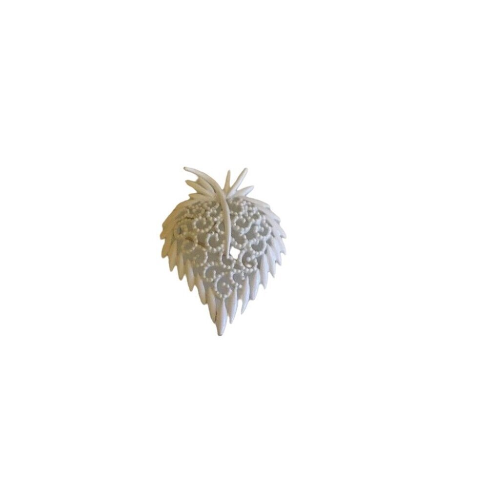 Vintage 1970's Monet White Enamel Filigree Lacy Heart‎ Strawberry Brooch Pin
